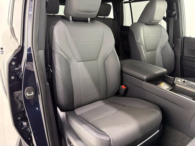 Used 2025 Lexus GX 550 w/ Accessory Package (2T) AWD/4WD image 21