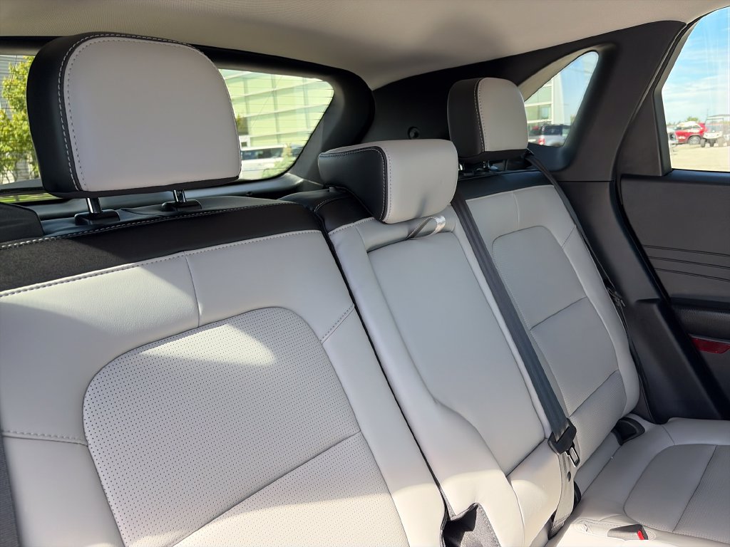 Used 2023 Ford Escape Platinum AWD/4WD image 36