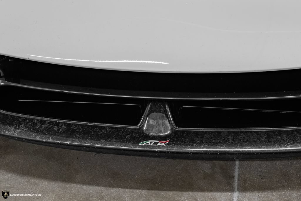 Used 2019 Lamborghini Huracan Performante AWD/4WD image 17