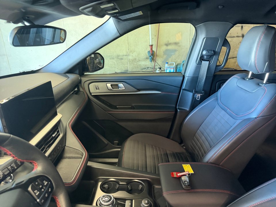 Used 2026 Ford Explorer ST-Line w/ ST-Line Street Pack AWD/4WD image 32