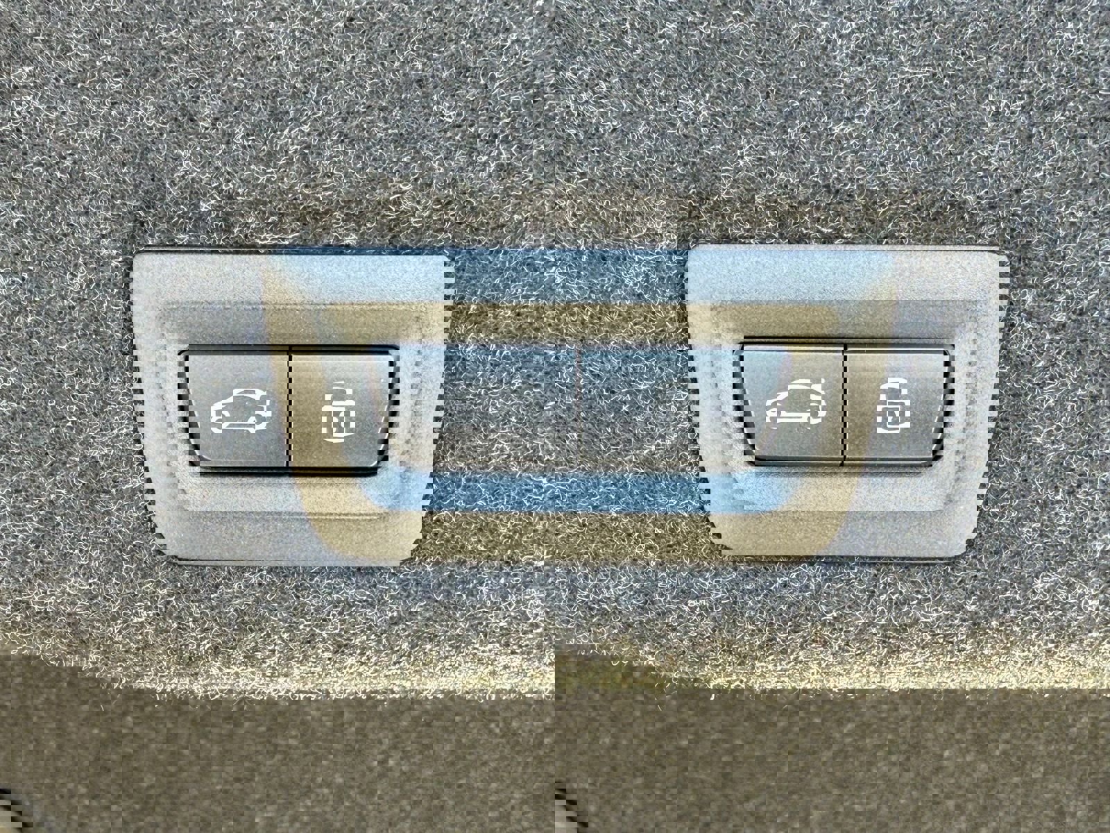 New 2026 BMW 550e xDrive image 17