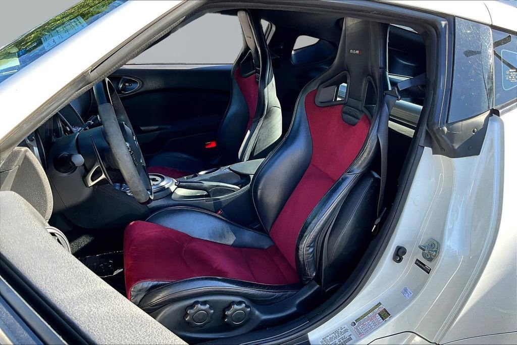 Used 2016 Nissan 370Z NISMO image 18
