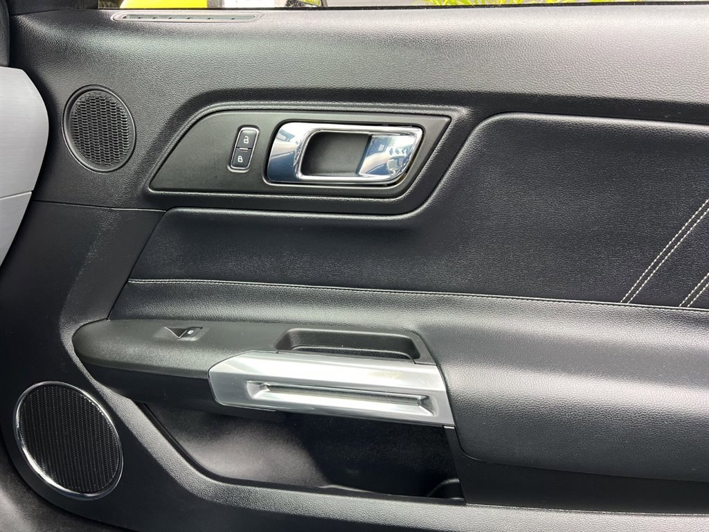 Used 2017 Ford Mustang Premium image 31