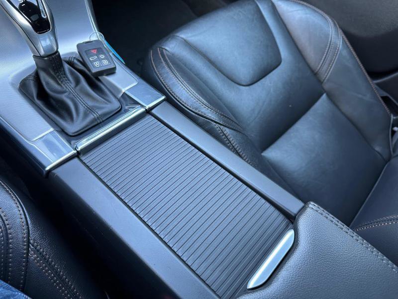 Used 2017 Volvo XC60 T6 Dynamic w/ Preferred Option Package image 35