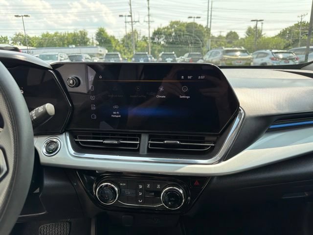 Used 2025 Chevrolet Trax LT FWD image 17