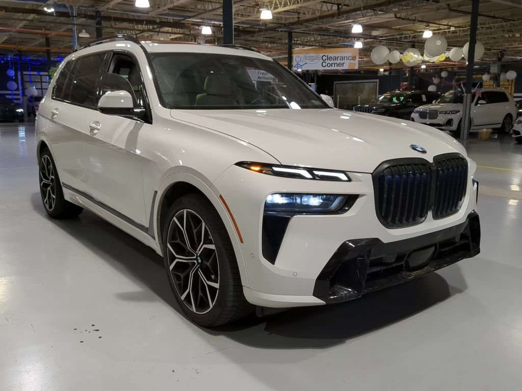 Used 2023 BMW X7 xDrive40i w/ Executive Package AWD/4WD image 5