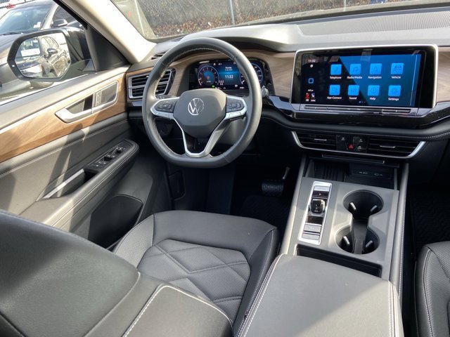 Used 2025 Volkswagen Atlas SE image 15