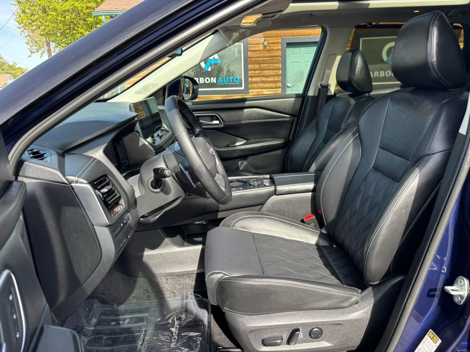 Used 2025 Nissan Rogue Platinum w/ Platinum Premium Package AWD/4WD image 10