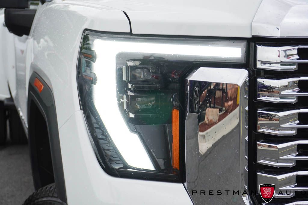 Used 2024 GMC Sierra 3500 Denali w/ Denali Reserve Package AWD/4WD image 17