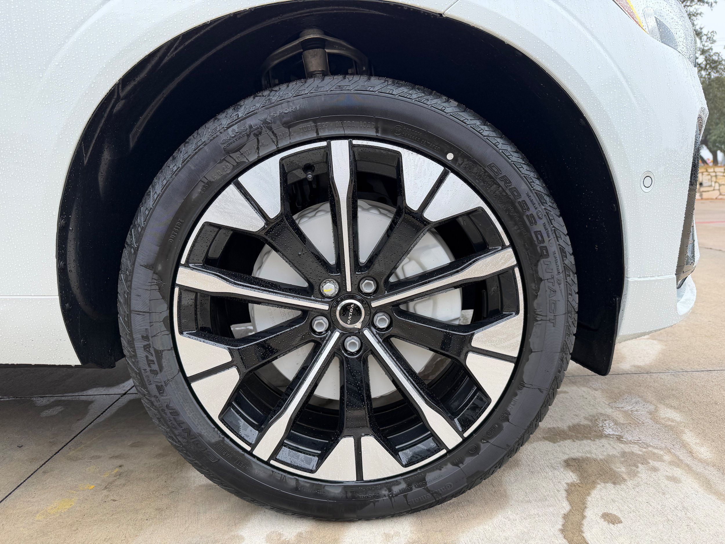 New 2026 Volvo XC60 B5 Plus w/ Protection Package Premier AWD/4WD image 7