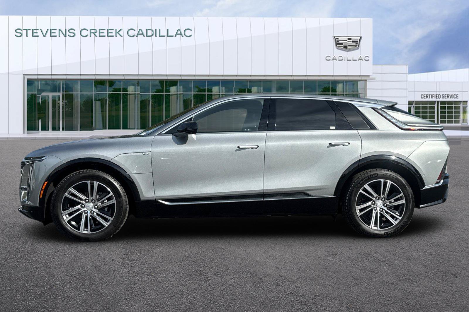 Used 2024 Cadillac Lyriq Luxury RWD image 6