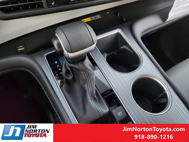 Used 2026 Toyota Sienna XLE FWD image 20