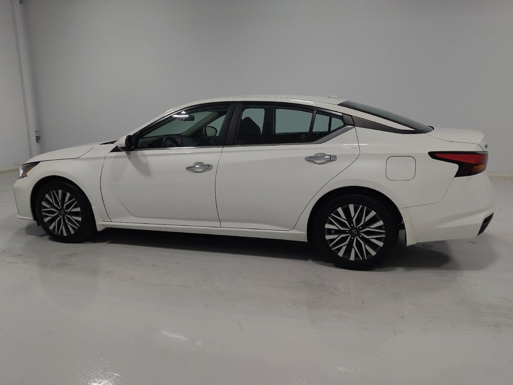 Used 2023 Nissan Altima 2.5 SV FWD image 3