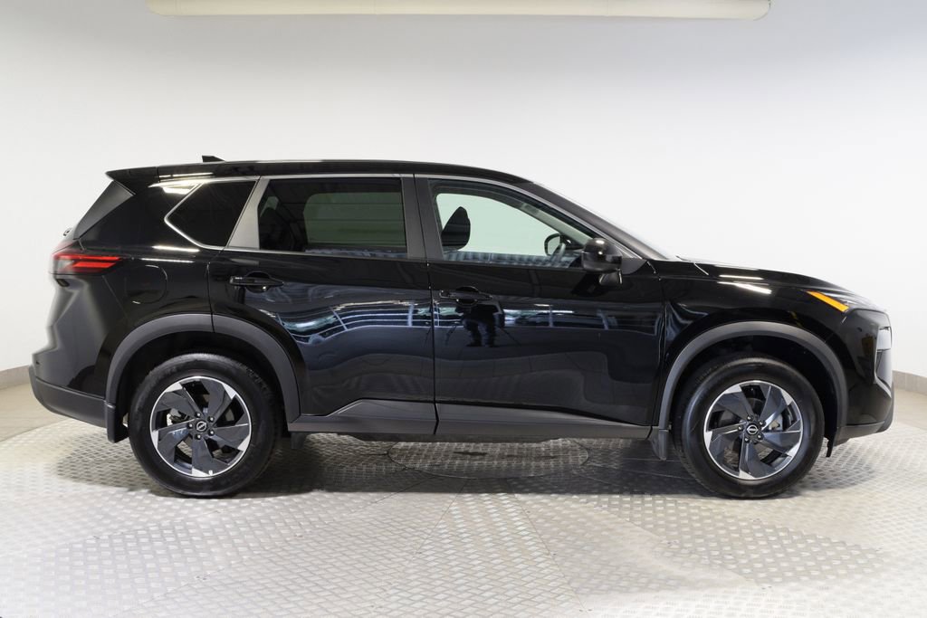 Used 2026 Nissan Rogue SV AWD/4WD image 8