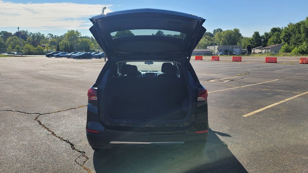 Used 2023 Chevrolet Equinox LT w/ Driver Convenience Package image 11