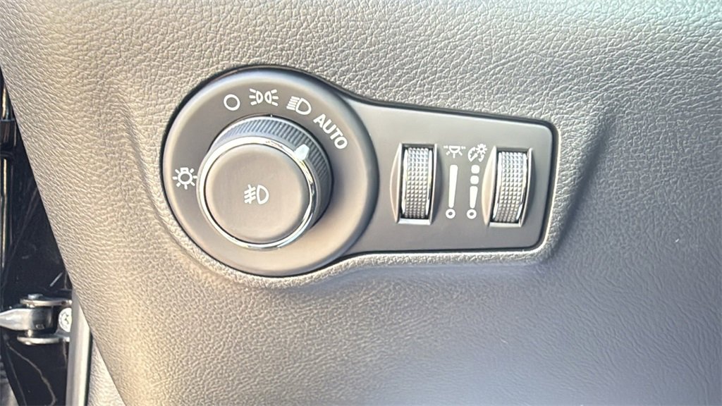 New 2026 Jeep Compass Limited image 19