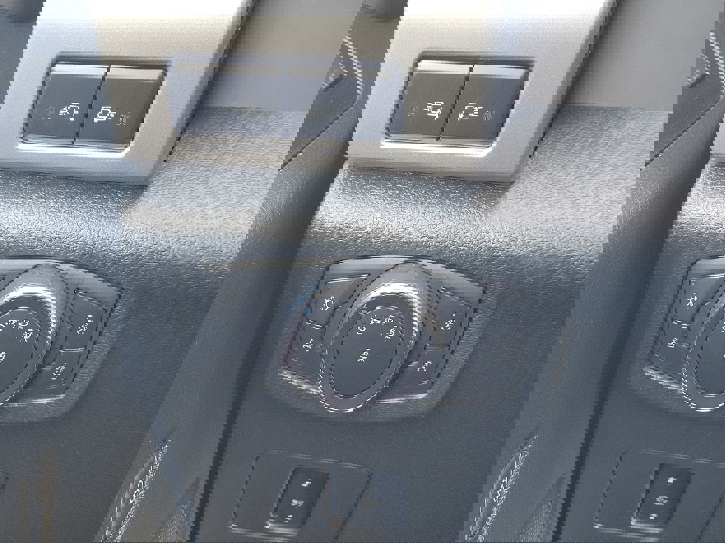 Used 2022 Ford F350 Lariat image 18