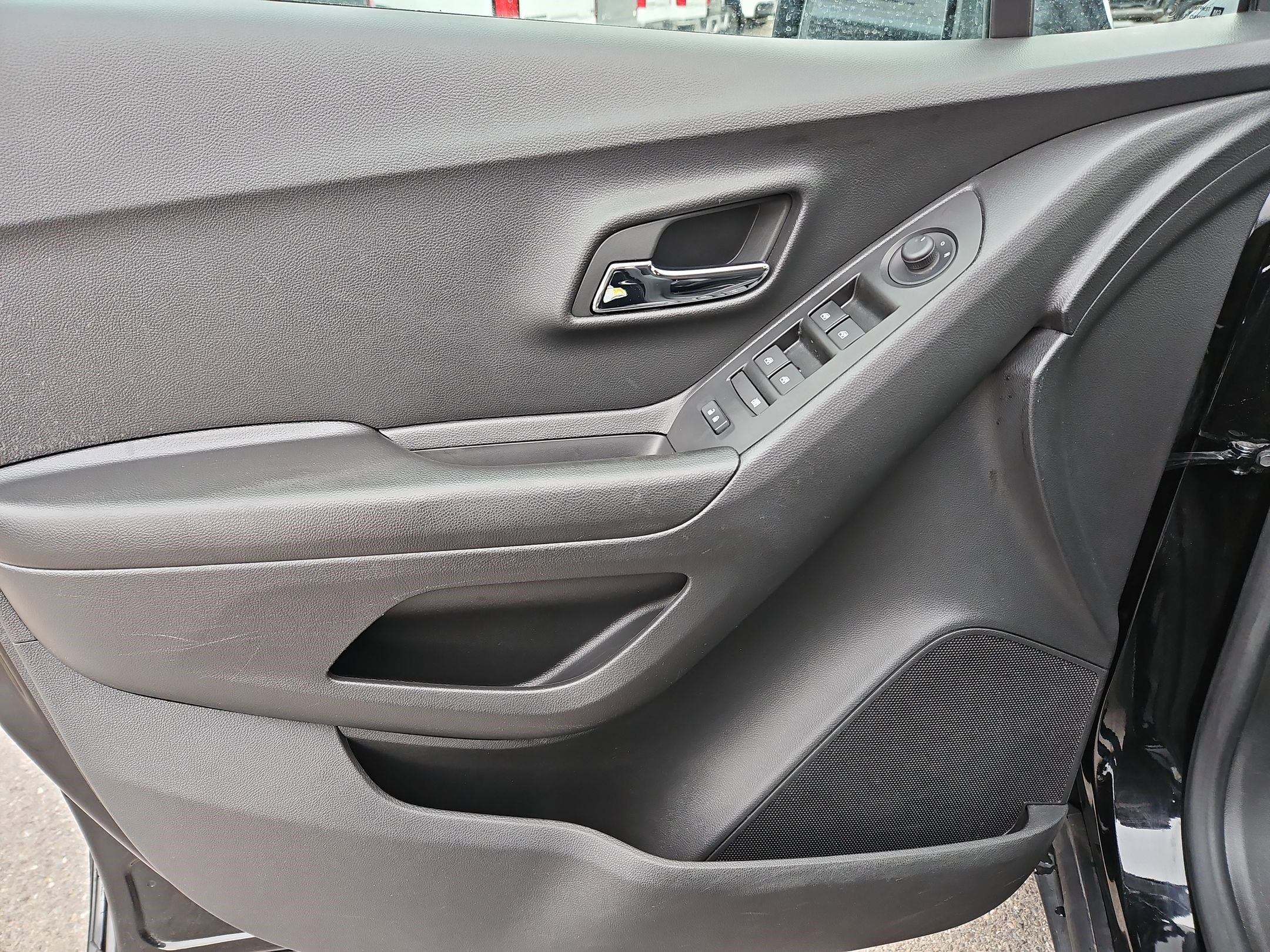 Used 2022 Chevrolet Trax LS w/ Tint and Cruise Package image 13