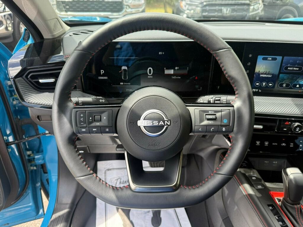 Used 2025 Nissan Kicks SR w/ SR Premium Package image 5