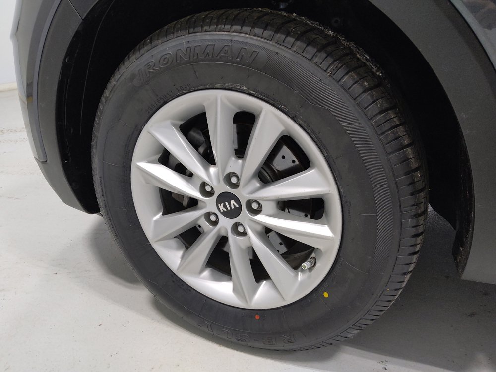 Used 2020 Kia Sorento LX FWD image 31