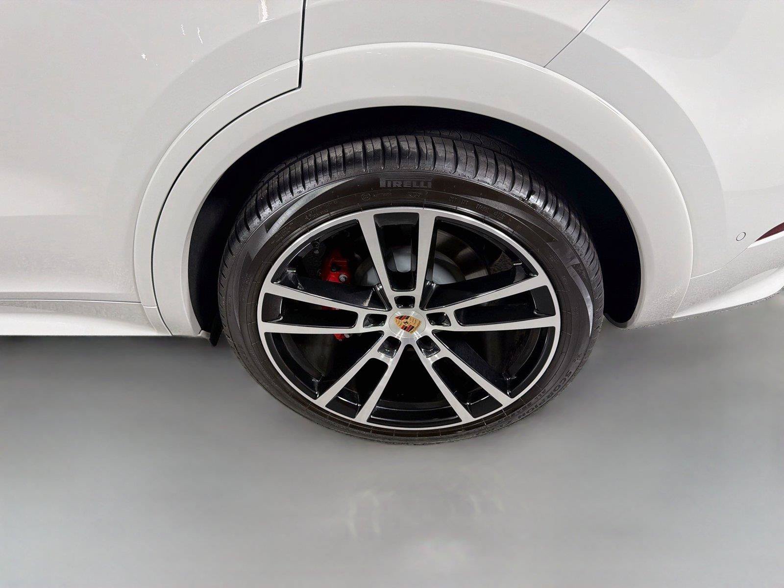 Certified 2026 Porsche Cayenne S AWD/4WD image 4