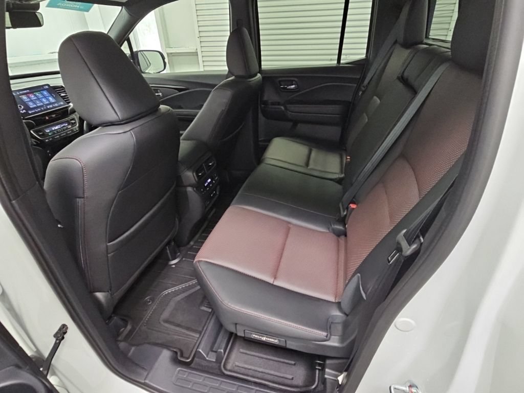 Used 2025 Honda Ridgeline Black Edition image 33