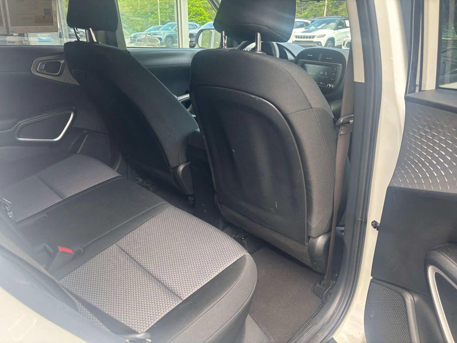 Used 2025 Kia Soul LX w/ LX Technology Package FWD image 37