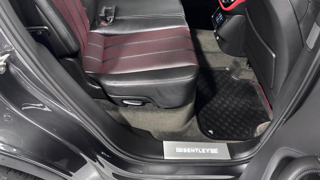 Used 2020 Bentley Bentayga AWD/4WD image 28