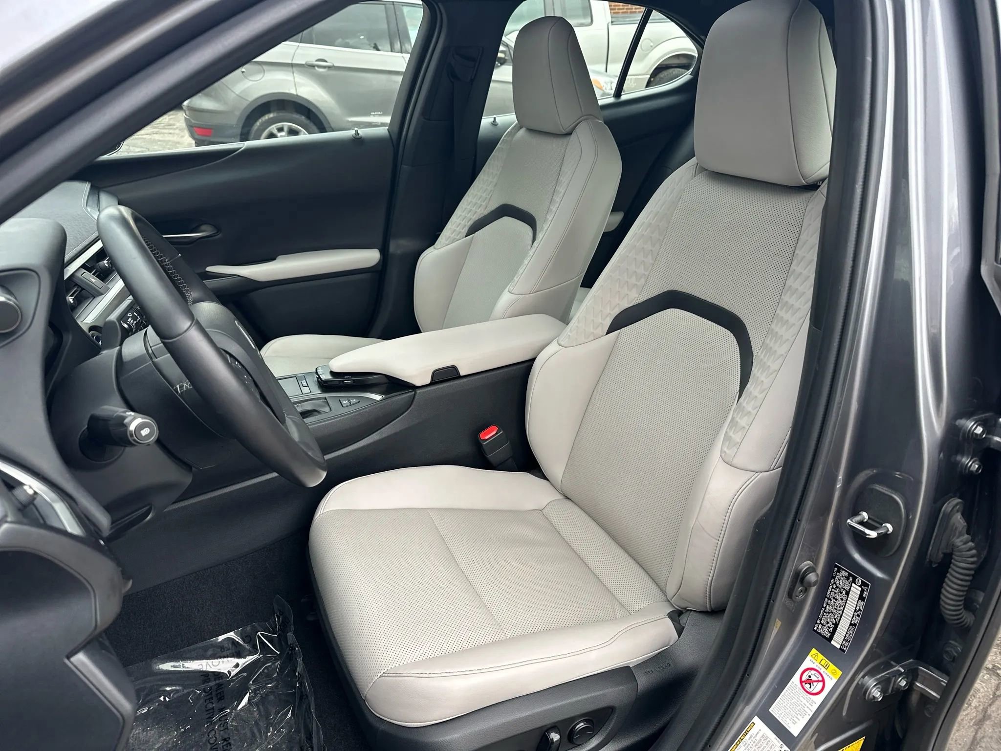 Used 2019 Lexus UX 250h 250h Luxury Sport Utility 4D image 18