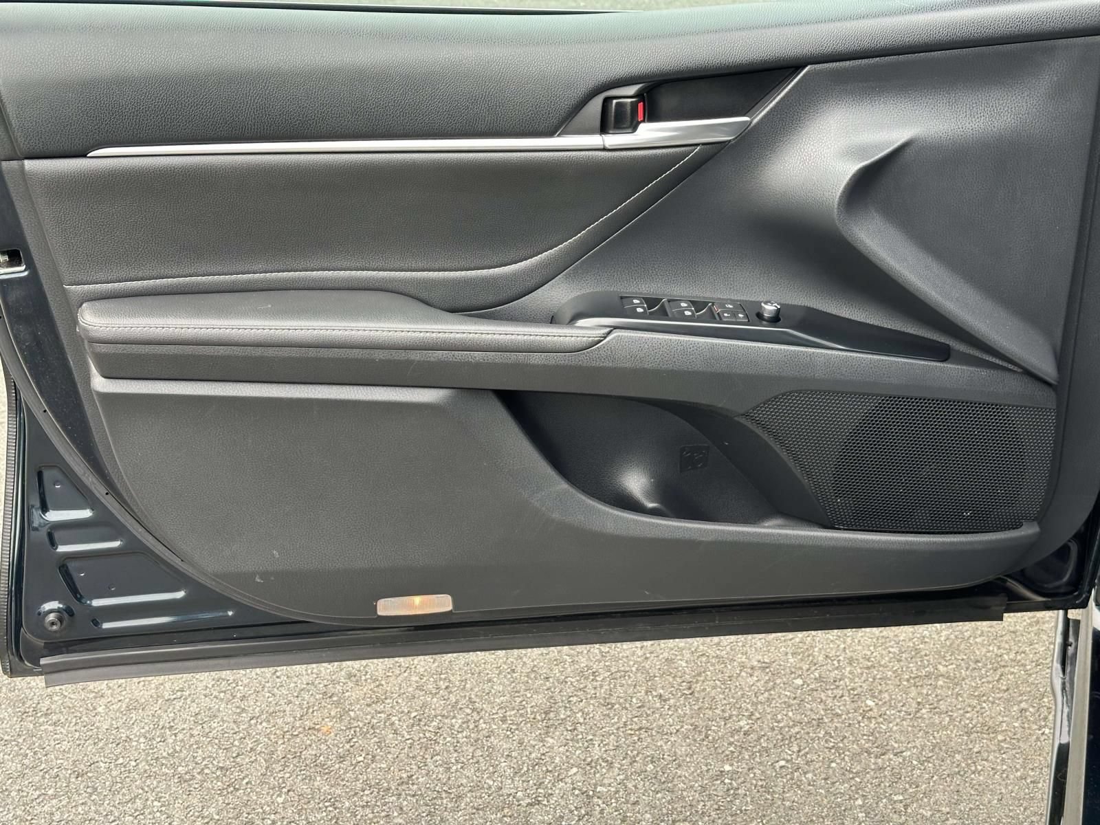 Used 2018 Toyota Camry XSE FWD image 21