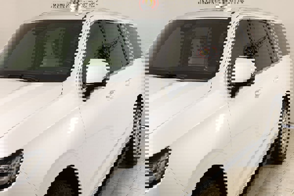 Used 2022 Cadillac Escalade ESV Premium Luxury w/ Performance Package image 50