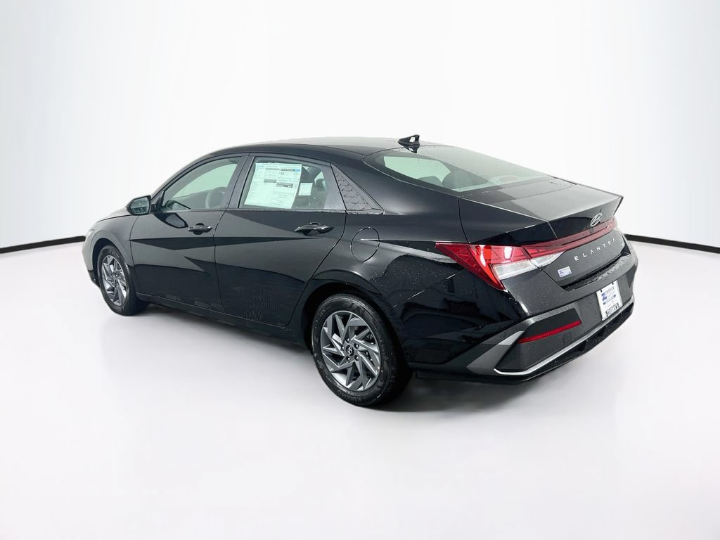 New 2026 Hyundai Elantra Hybrid FWD image 5