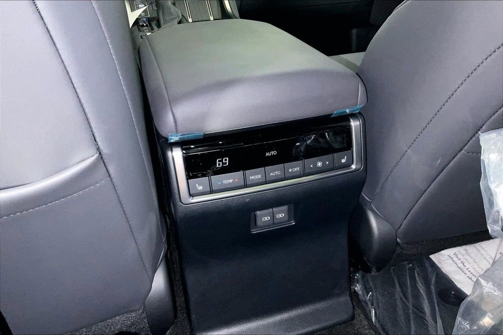 Used 2025 Lexus GX 550 image 32