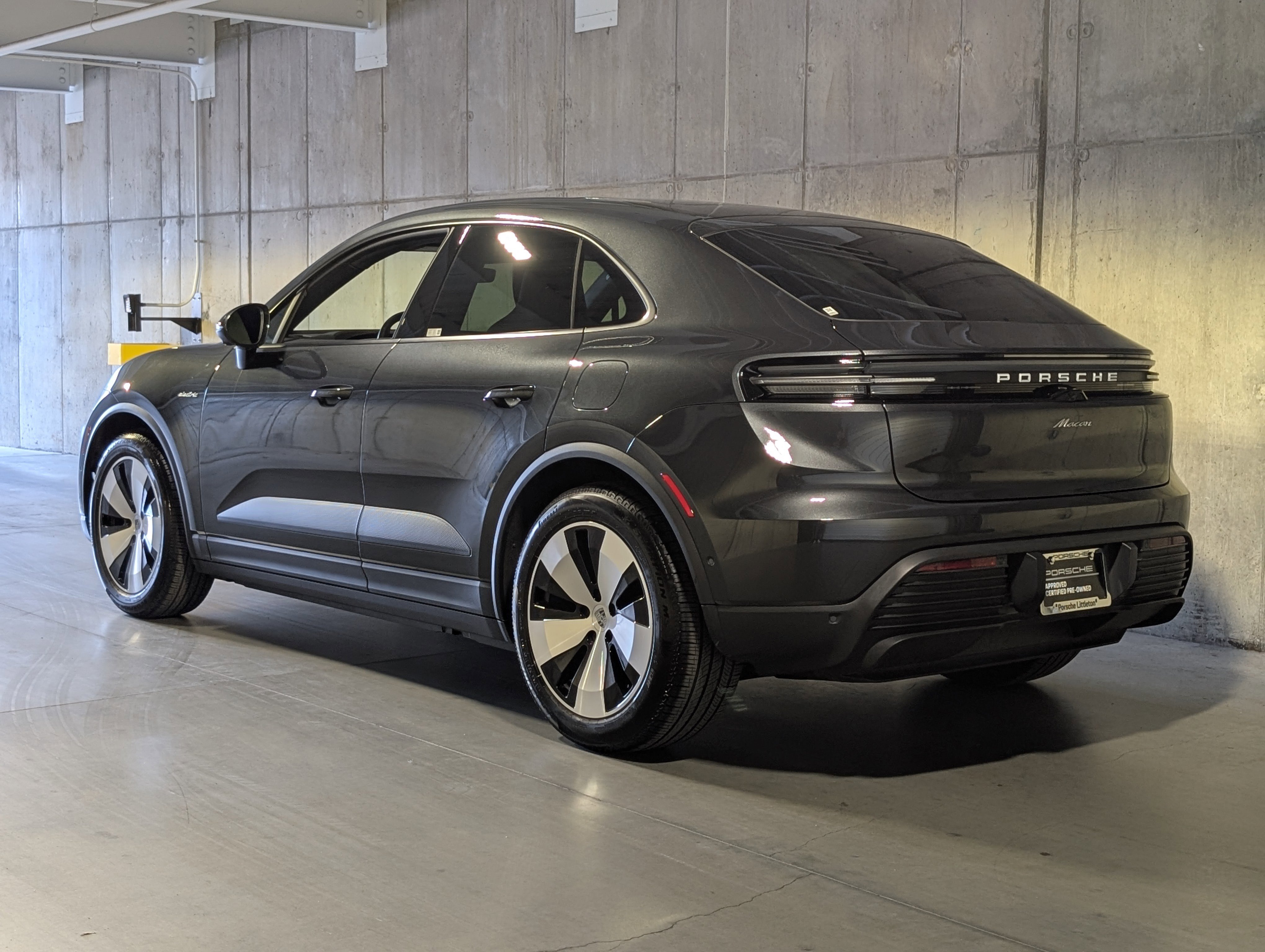 Certified 2025 Porsche Macan Electric image 3