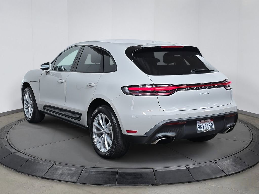 Certified 2025 Porsche Macan image 3