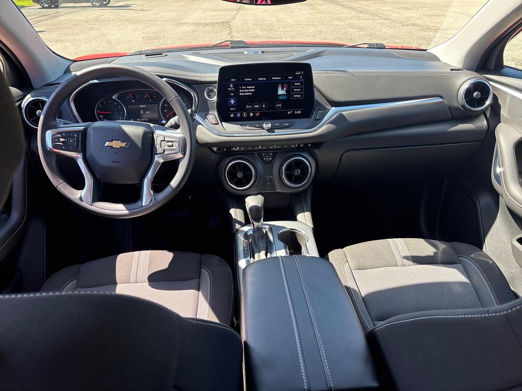 Used 2025 Chevrolet Blazer LT AWD/4WD image 22