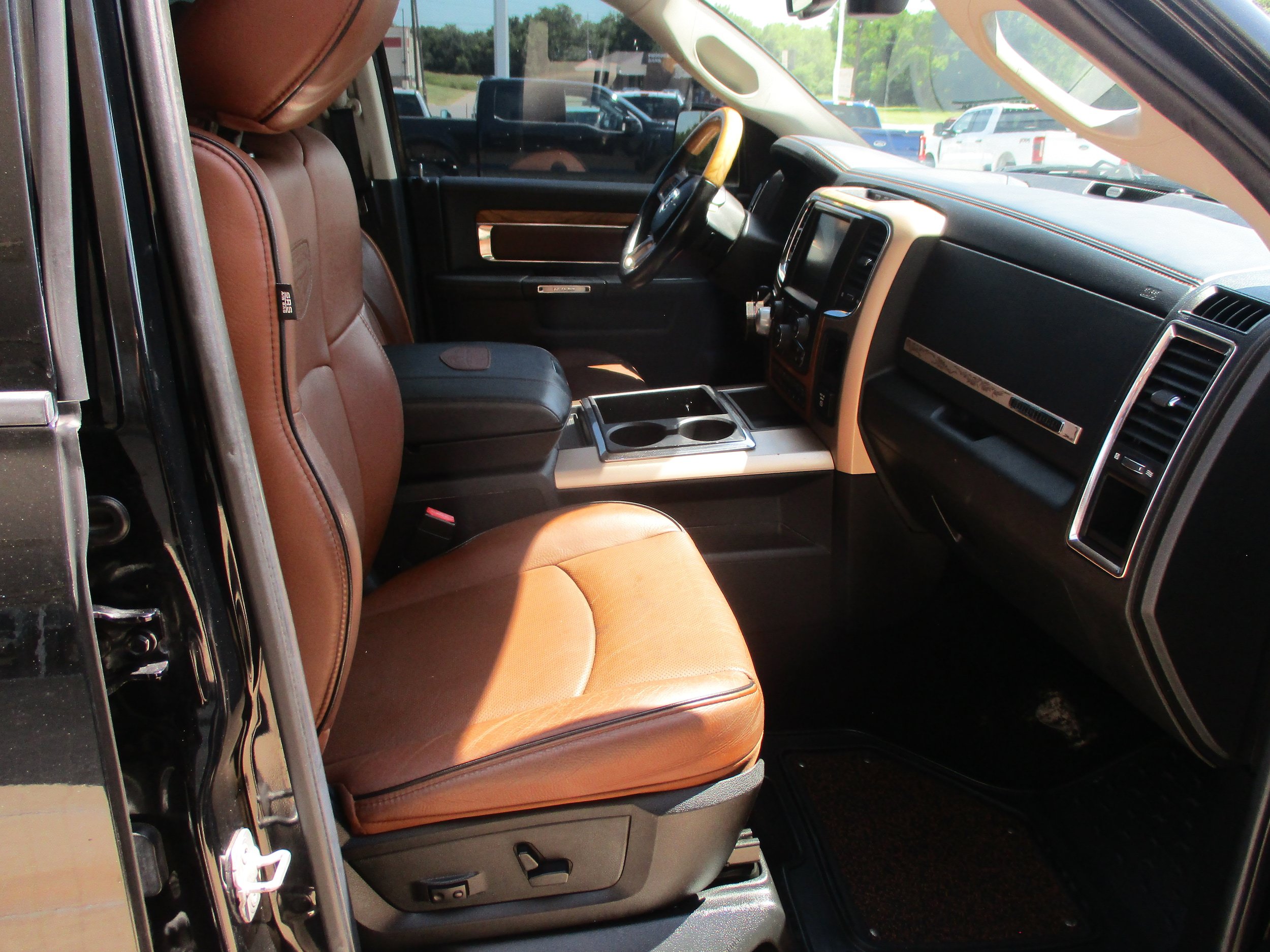 Used 2014 RAM 1500 Laramie Longhorn RWD image 10
