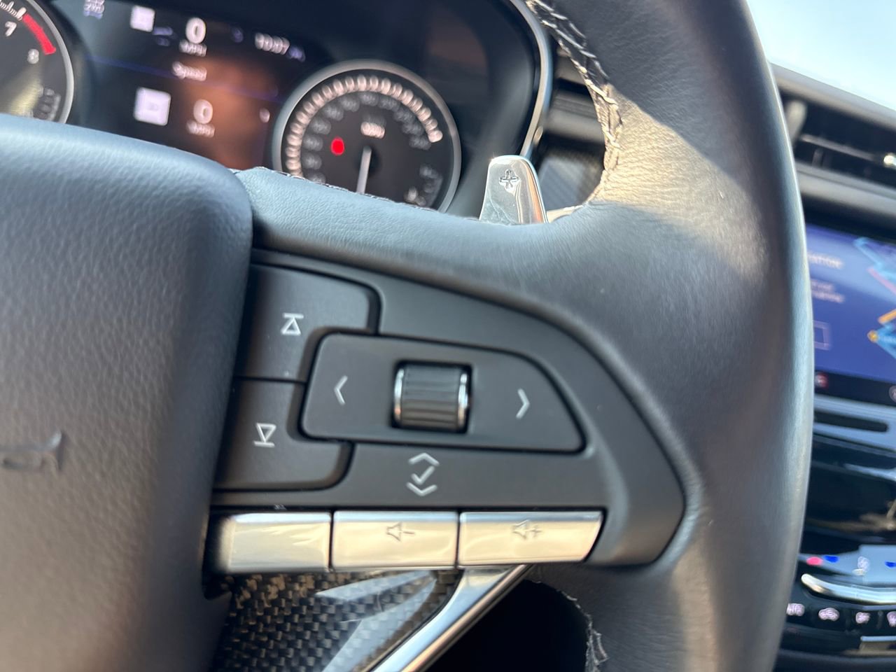 Used 2024 Cadillac XT6 Sport w/ Technology Package image 25