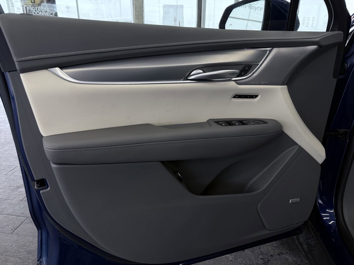 Used 2025 Cadillac XT5 Premium Luxury w/ Technology Package image 17