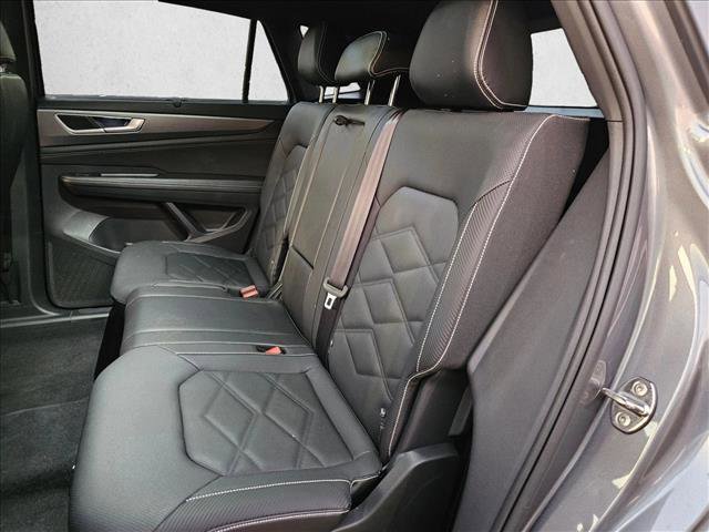 Used 2025 Volkswagen Atlas Cross Sport SE image 17