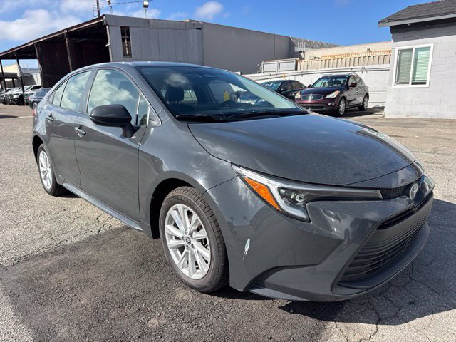 Used 2024 Toyota Corolla LE w/ LE Convenience Package FWD image 3