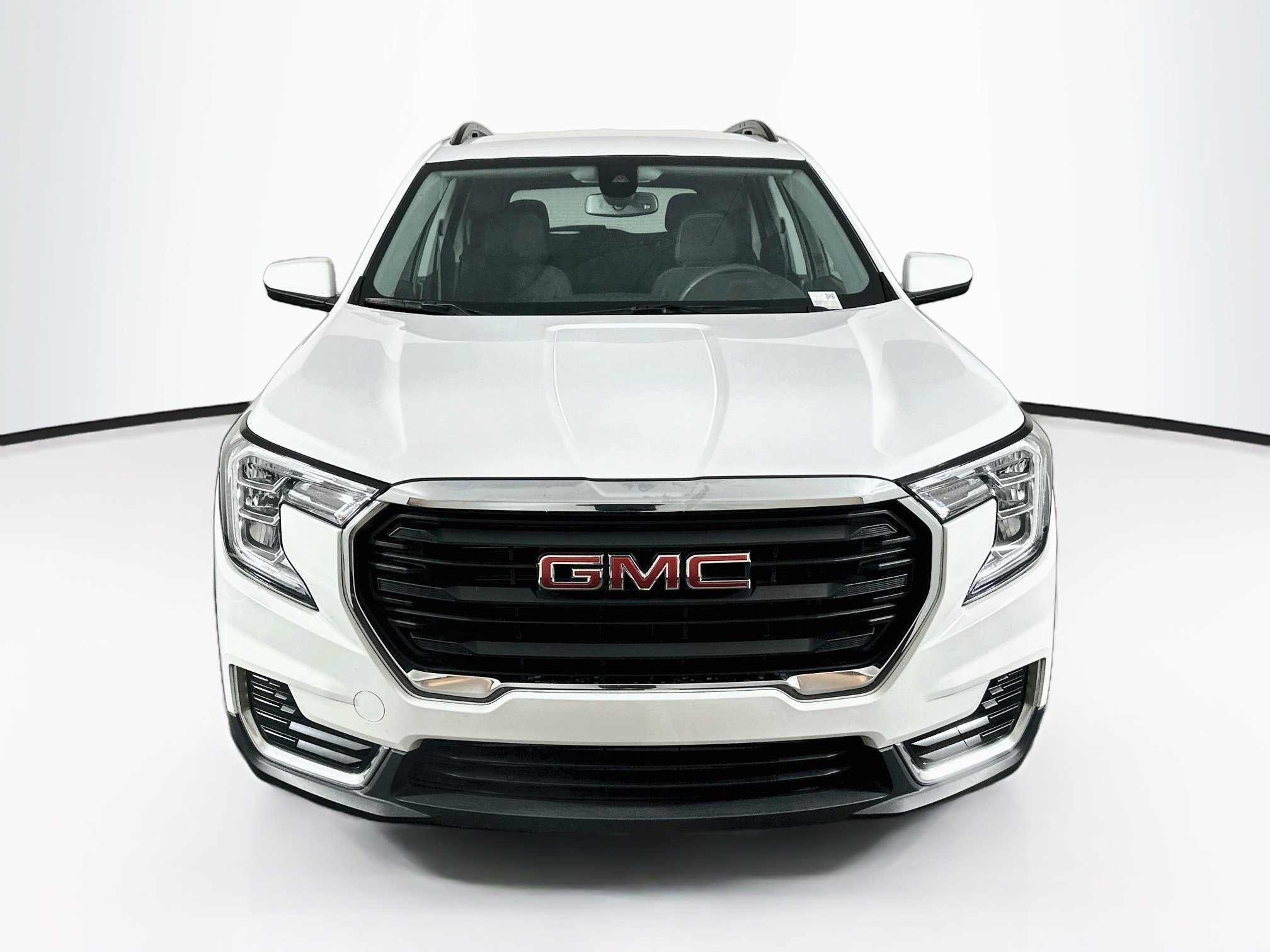 Used 2023 GMC Terrain SLE w/ Driver Convenience Package AWD/4WD image 2