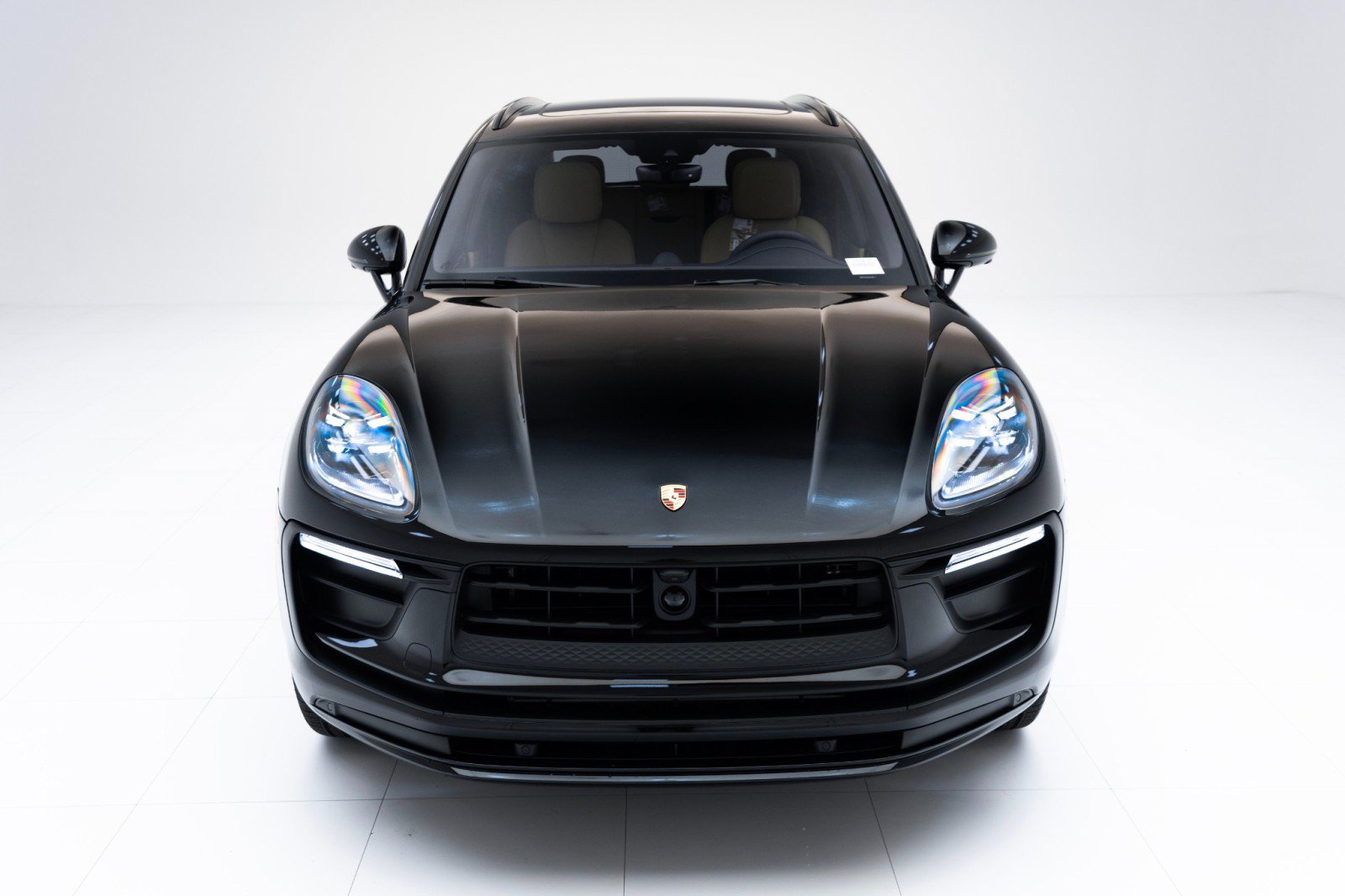 Certified 2025 Porsche Macan AWD/4WD image 6