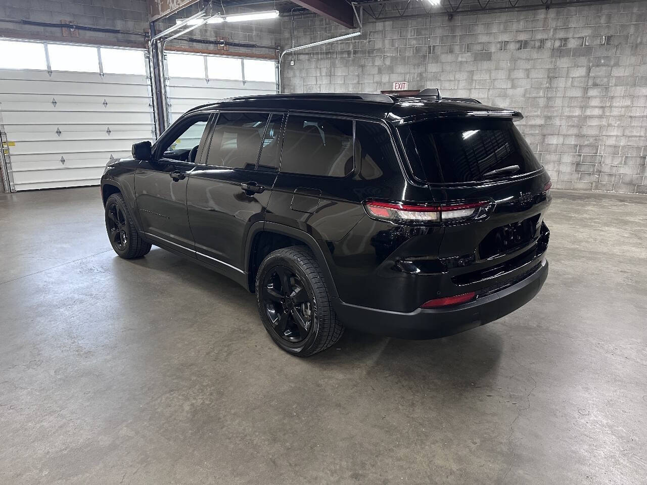 Used 2023 Jeep Grand Cherokee L Laredo AWD/4WD image 5