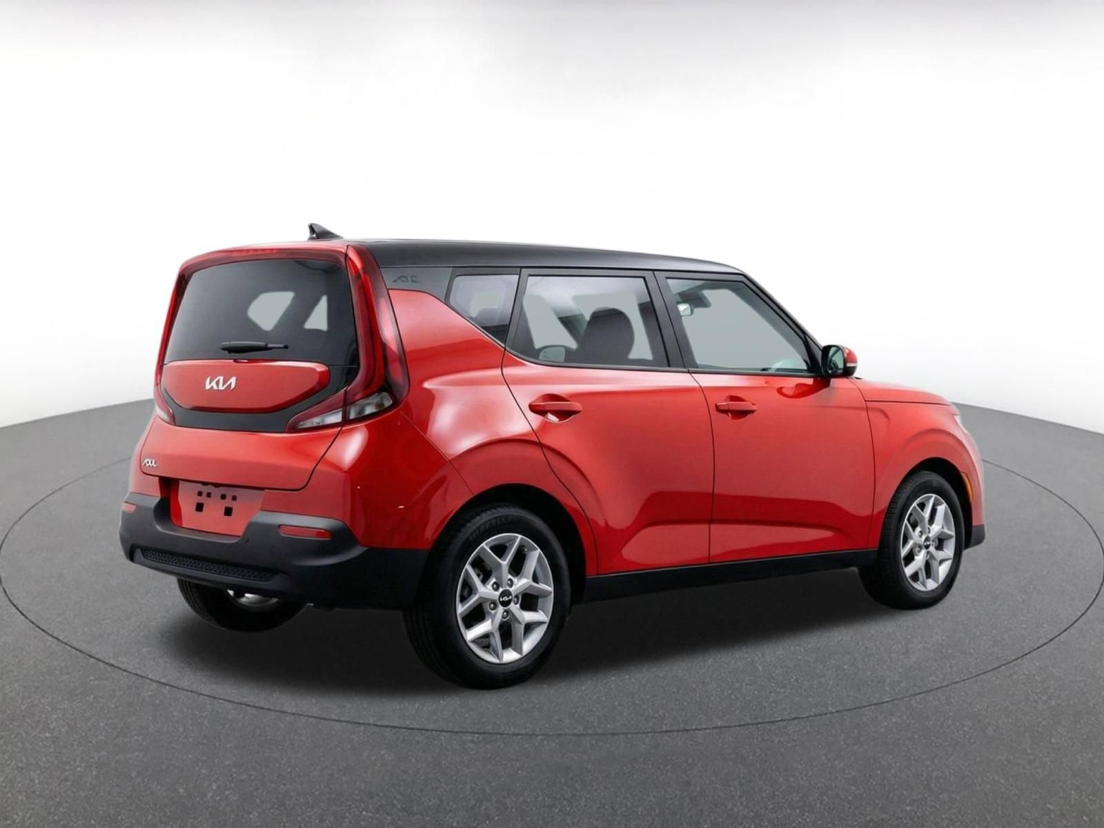 Used 2025 Kia Soul LX w/ LX Technology Package FWD image 9