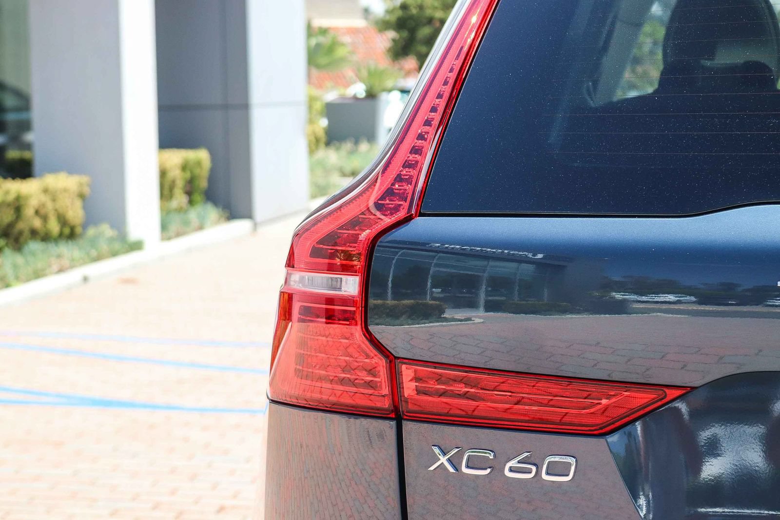Used 2023 Volvo XC60 B5 Plus w/ Climate Package FWD image 9
