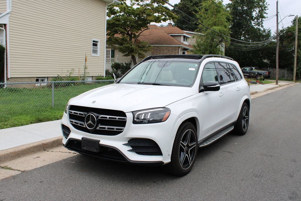 Used 2022 Mercedes-Benz GLS 450 4MATIC w/ AMG Line Exterior image 2
