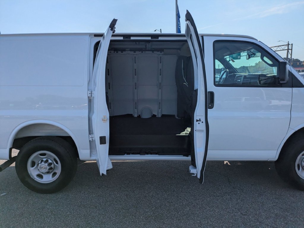 New 2026 Chevrolet Express 2500 RWD image 22