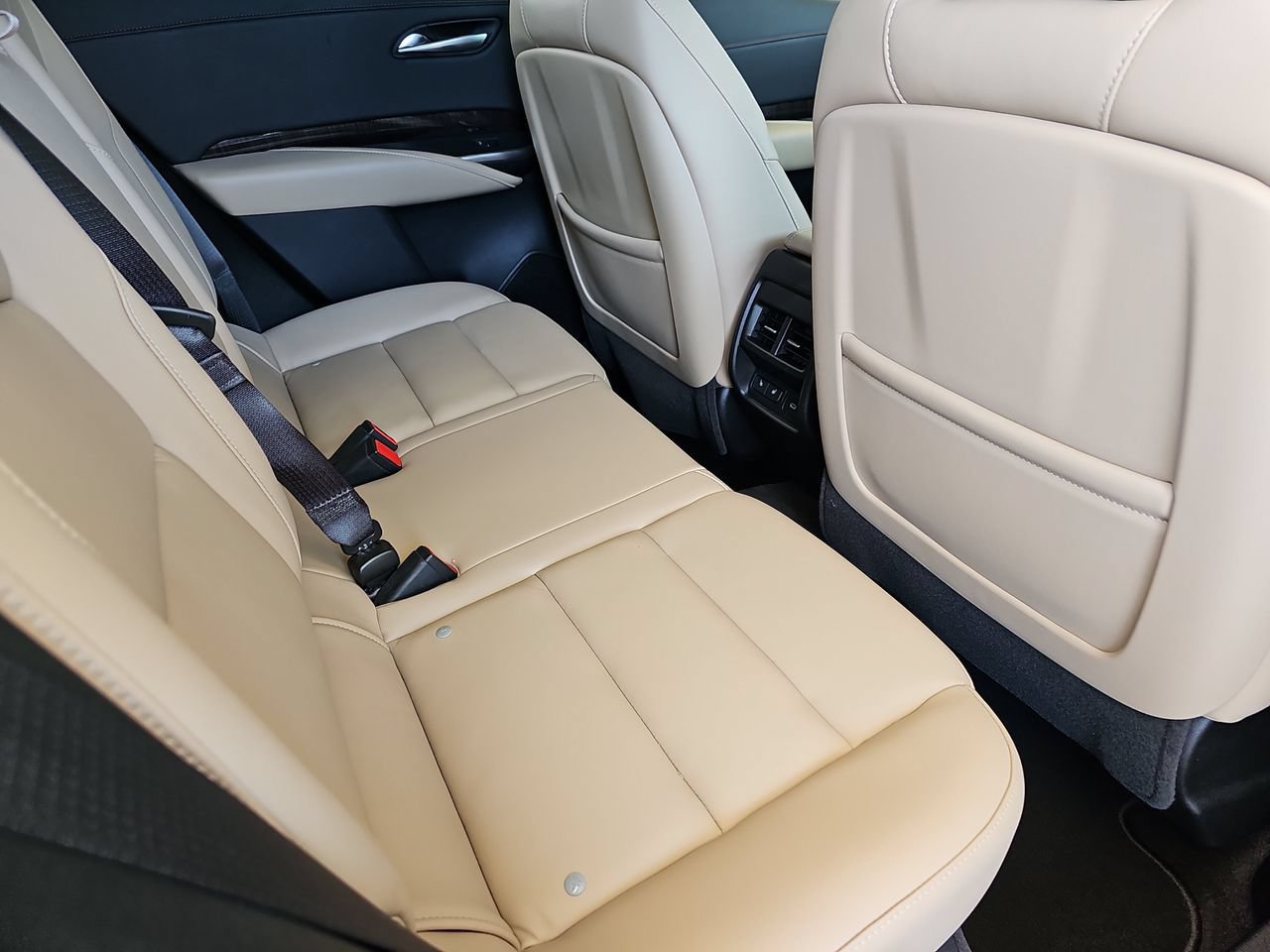 Certified 2024 Cadillac XT4 Premium Luxury w/ Cold Weather Package FWD image 11