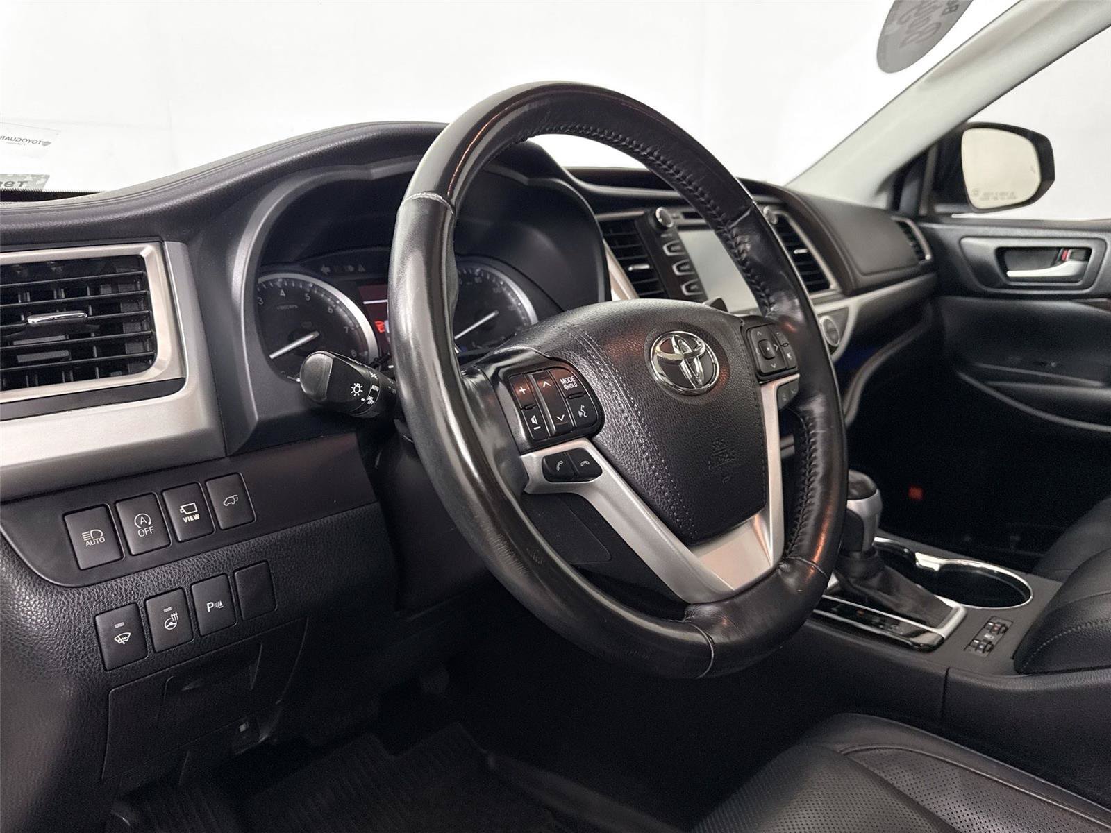 Used 2019 Toyota Highlander Limited Platinum AWD/4WD image 4